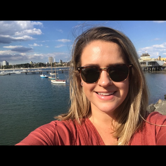 Meet your Posher, Jessica - Picture 2 of 2